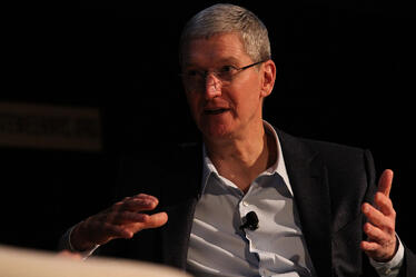 tim-cook-apple-solar